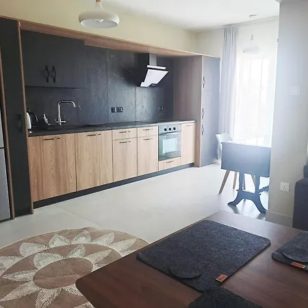 Apartament Sea View Floral - Swimming Pool- 2 Bedroom Larnaca