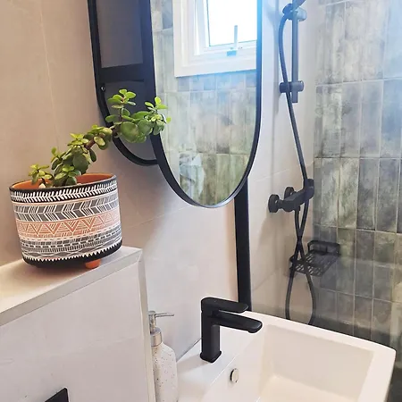 Sea View Floral - Swimming Pool- 2 Bedroom