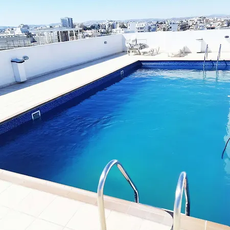 Sea View Floral - Swimming Pool- 2 Bedroom לרנקה