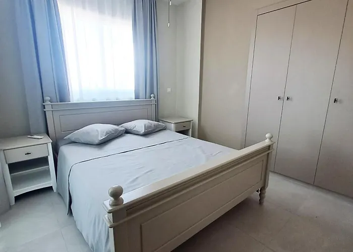 Sea View Floral - 2 Bedroom Appartement Larnaca