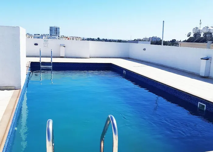 Sea View Floral - 2 Bedroom Appartamento Larnaca