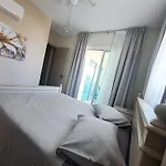 Appartamento Sea View Floral - Swimming Pool- 2 Bedroom Larnaca