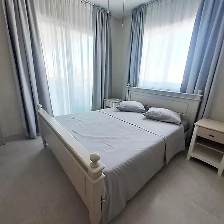 Sea View Floral Suite - Swimming Pool- 2 Bedroom