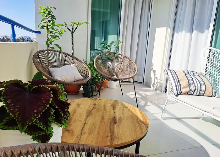 Sea View Floral Suite - Swimming Pool- 2 Bedroom Daire Larnaca