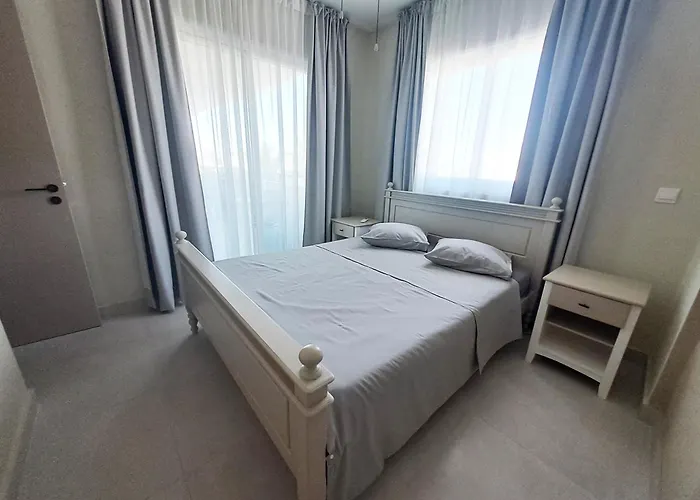 Sea View Floral Suite - Swimming Pool- 2 Bedroom