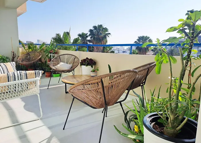 Sea View Floral Suite - Swimming Pool- 2 Bedroom Daire