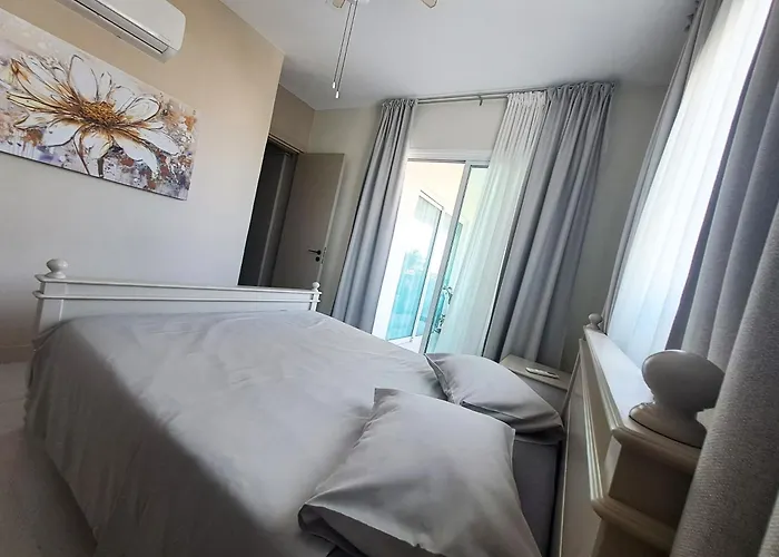 Apartment Sea View Floral - 2 Bedroom Larnaka