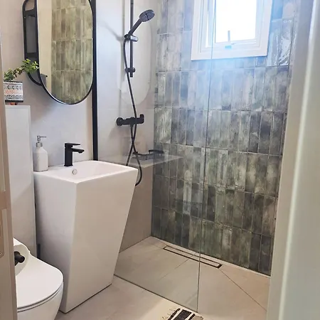 Sea View Floral - Swimming Pool- 2 Bedroom Larnaca